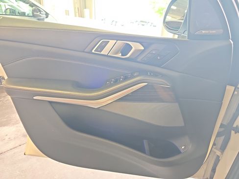 Used 2025 BMW X5 xDrive50e AWD/4WD image 25