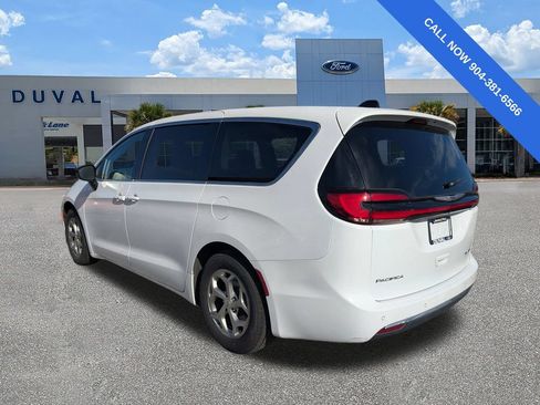 Used 2024 Chrysler Pacifica Limited FWD image 6