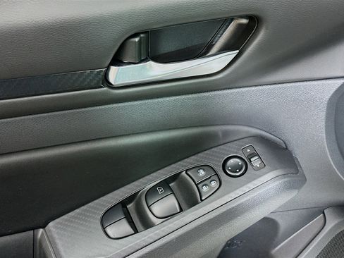 Used 2025 Nissan Altima 2.5 SV image 15