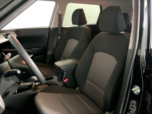 Used 2025 Kia Soul LX w/ LX Technology Package FWD image 22