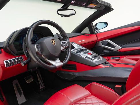 Used 2018 Lamborghini Aventador S AWD/4WD image 2