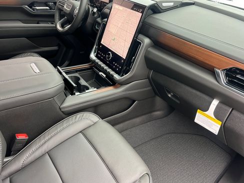 New 2026 GMC Yukon XL Denali w/ Denali Reserve Package image 17