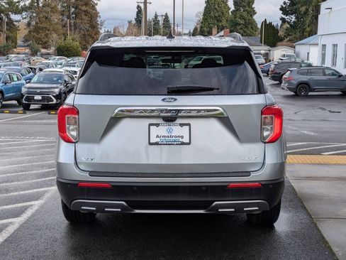Used 2023 Ford Explorer XLT w/ Equipment Group 202A image 4