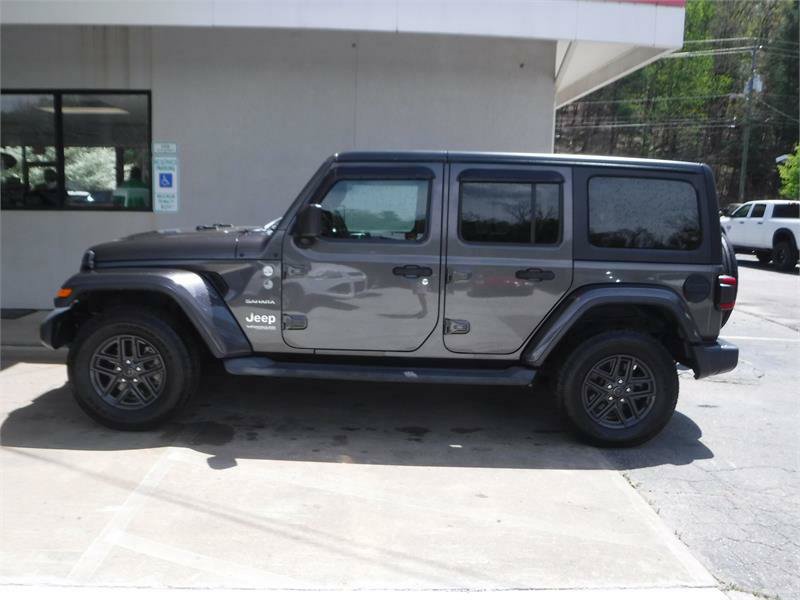 Used 2019 Jeep Wrangler Unlimited Sahara w/ Safety Group AWD/4WD image 12