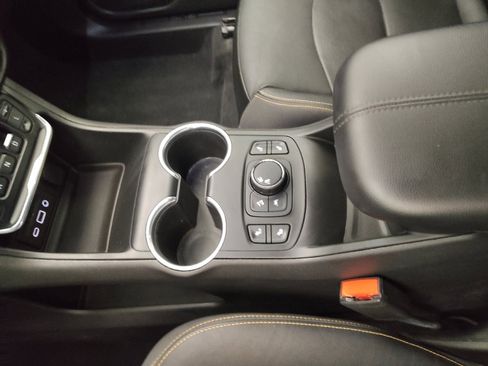 Used 2021 GMC Terrain SLT w/ Infotainment Package II image 26