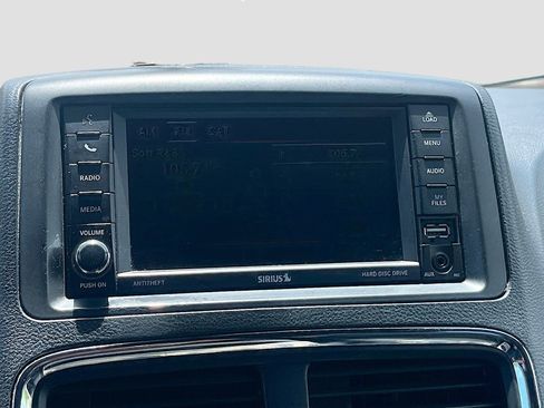 Used 2019 Dodge Grand Caravan SXT FWD image 14