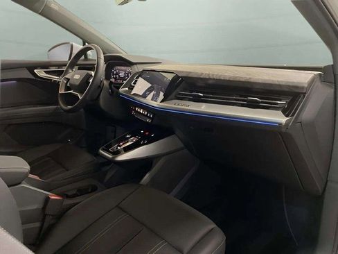 Used 2024 Audi Q4 e-tron Prestige image 22