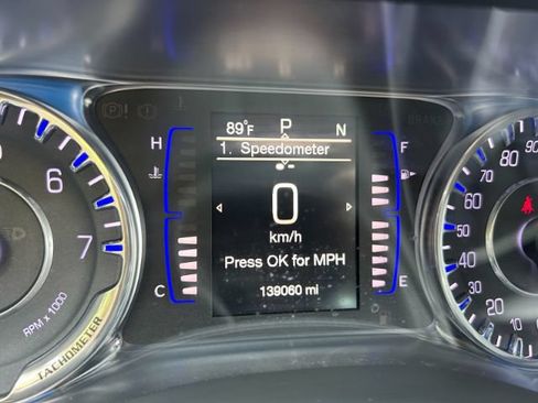 Used 2016 Chrysler 200 Limited FWD image 35