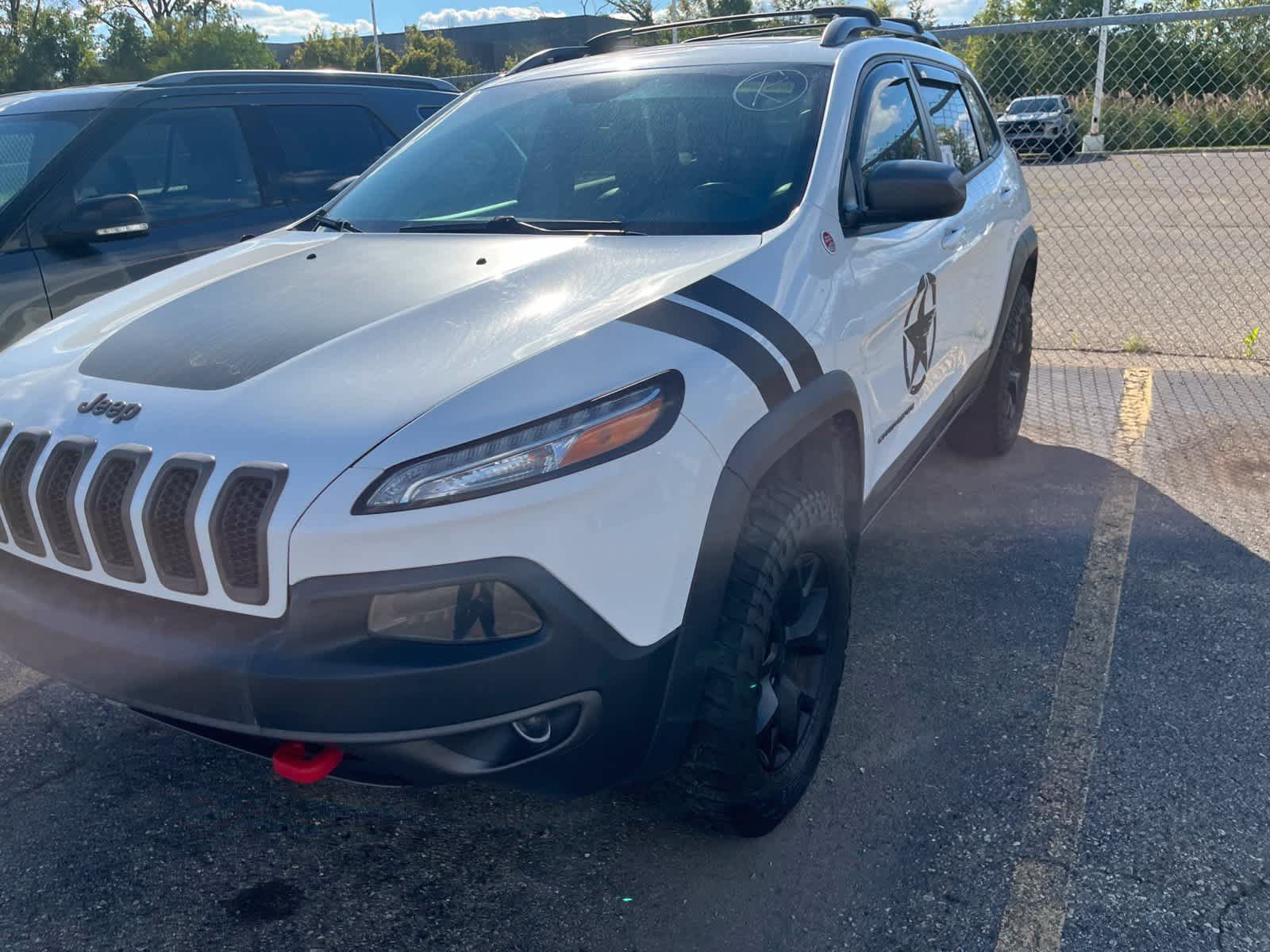 Used 2017 Jeep Cherokee Trailhawk w/ Comfort & Convenience Group AWD/4WD image 3