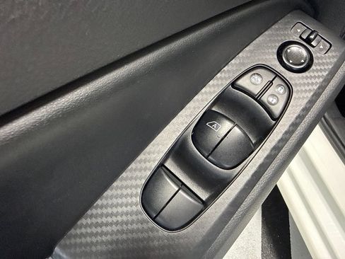 Used 2025 Nissan Altima 2.5 SV FWD image 12