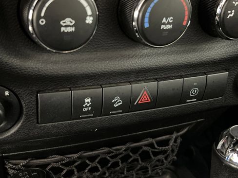 Used 2017 Jeep Wrangler Unlimited Sport image 29