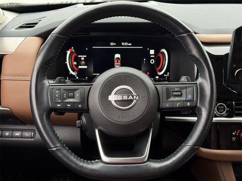 Used 2023 Nissan Pathfinder Platinum image 11