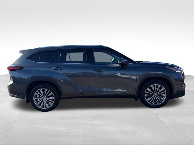 Used 2022 Toyota Highlander Platinum AWD/4WD image 6