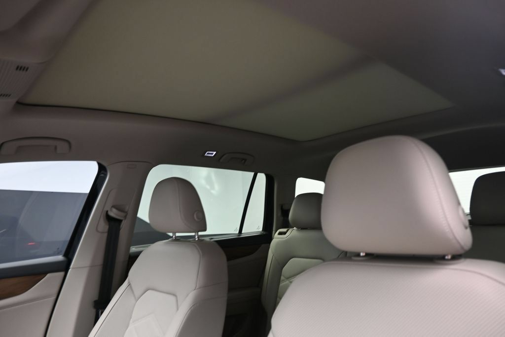 Used 2026 Volkswagen Atlas SE FWD image 19