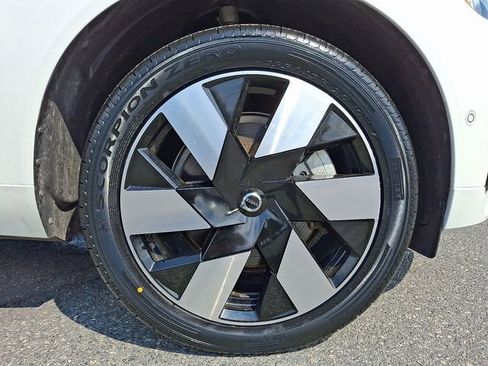 Used 2024 Volvo XC60 T8 Plus w/ Protection Package Premier AWD/4WD image 8