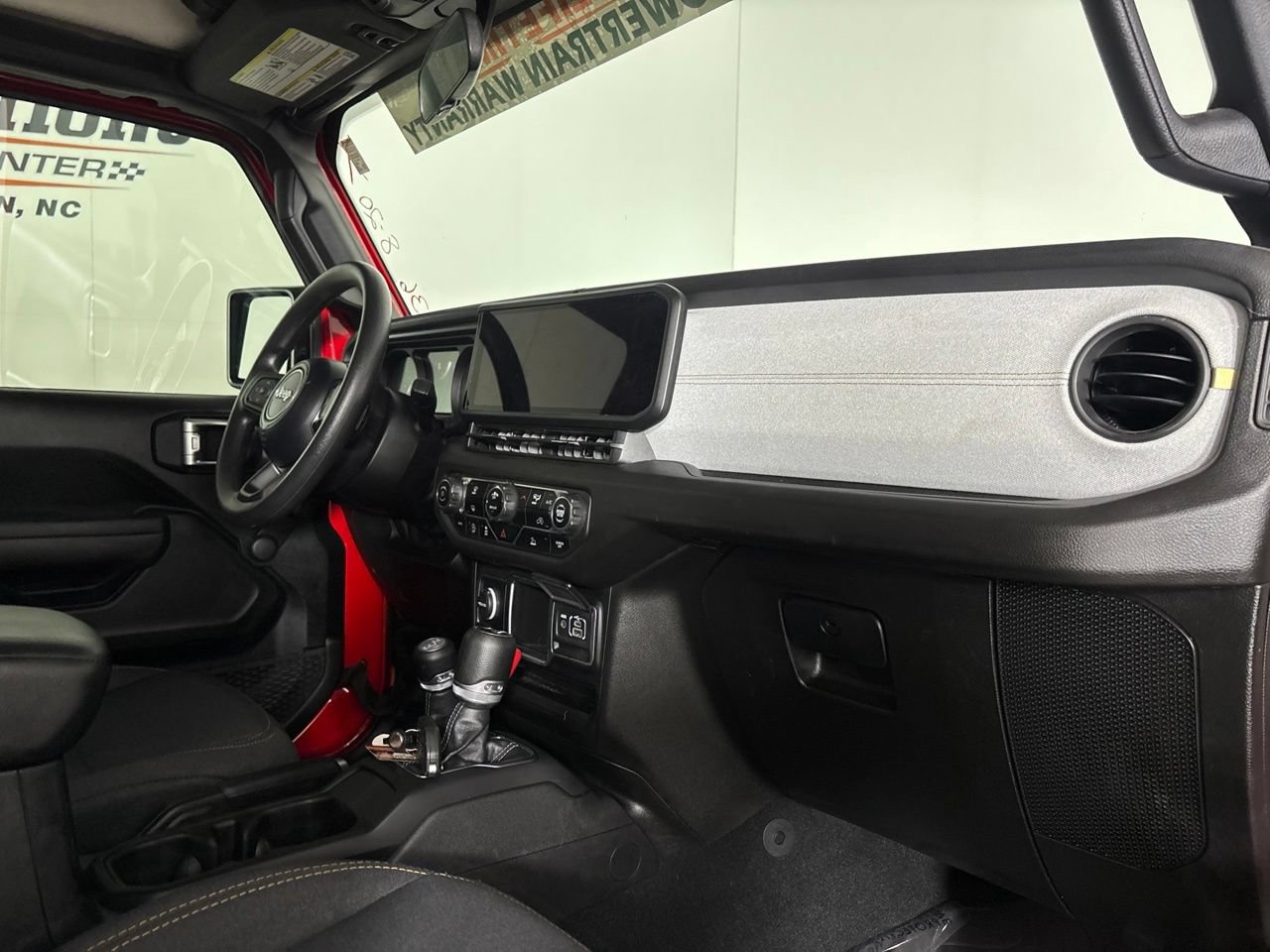 Used 2024 Jeep Wrangler Unlimited Sport AWD/4WD image 31