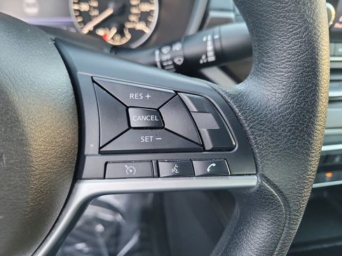 Used 2023 Nissan Altima 2.5 SV image 6