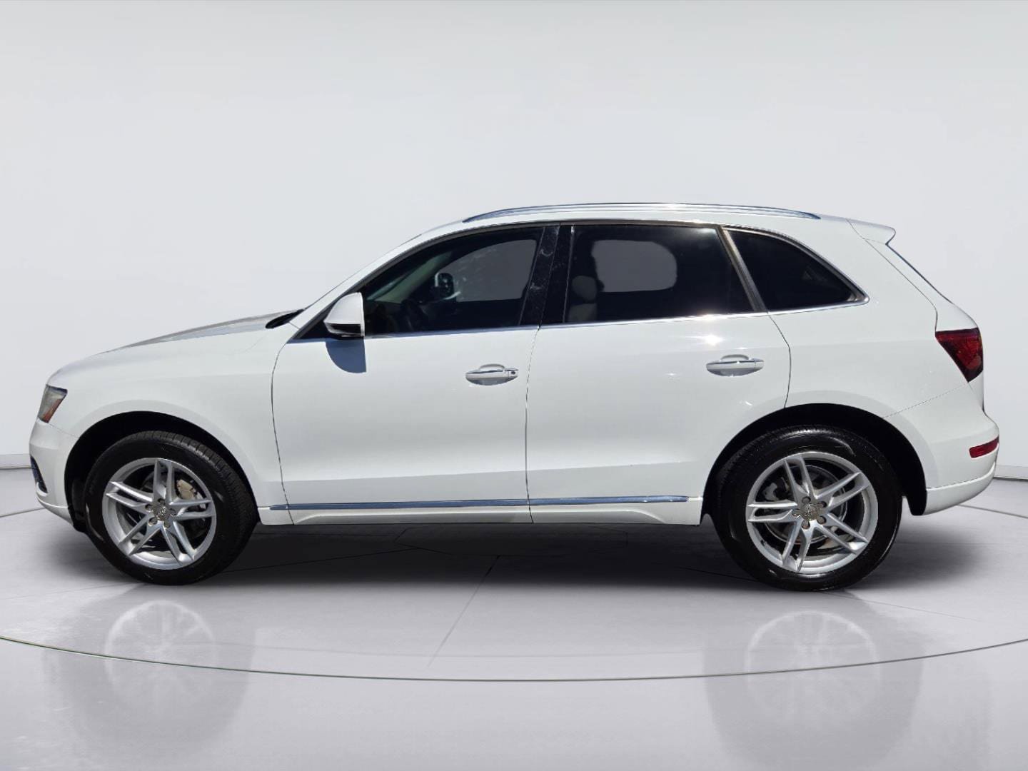 Used 2017 Audi Q5 2.0T Premium Plus w/ Technology Package AWD/4WD image 5
