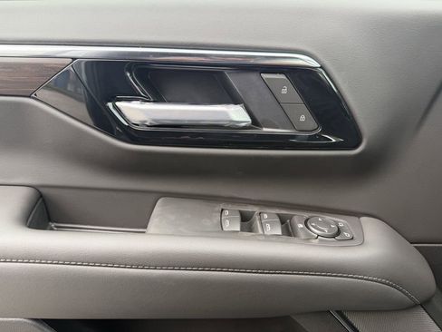 New 2026 Chevrolet Suburban LS image 18