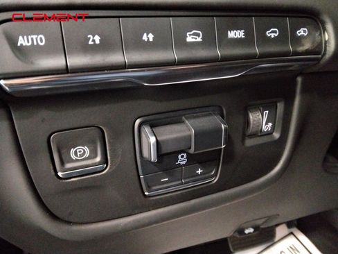 Used 2023 Cadillac Escalade Sport Platinum w/ LPO, ONYX Package image 18