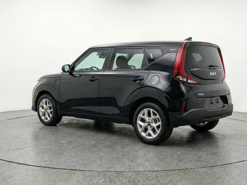 Used 2025 Kia Soul LX w/ LX Technology Package FWD image 6