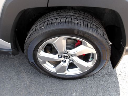 Used 2021 Toyota RAV4 XLE image 27