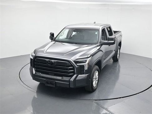 Used 2022 Toyota Tundra SR5 w/ SR5 Convenience Package image 42