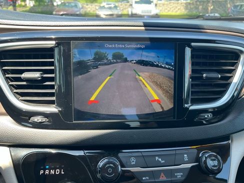 Used 2018 Chrysler Pacifica Touring-L Plus FWD image 40