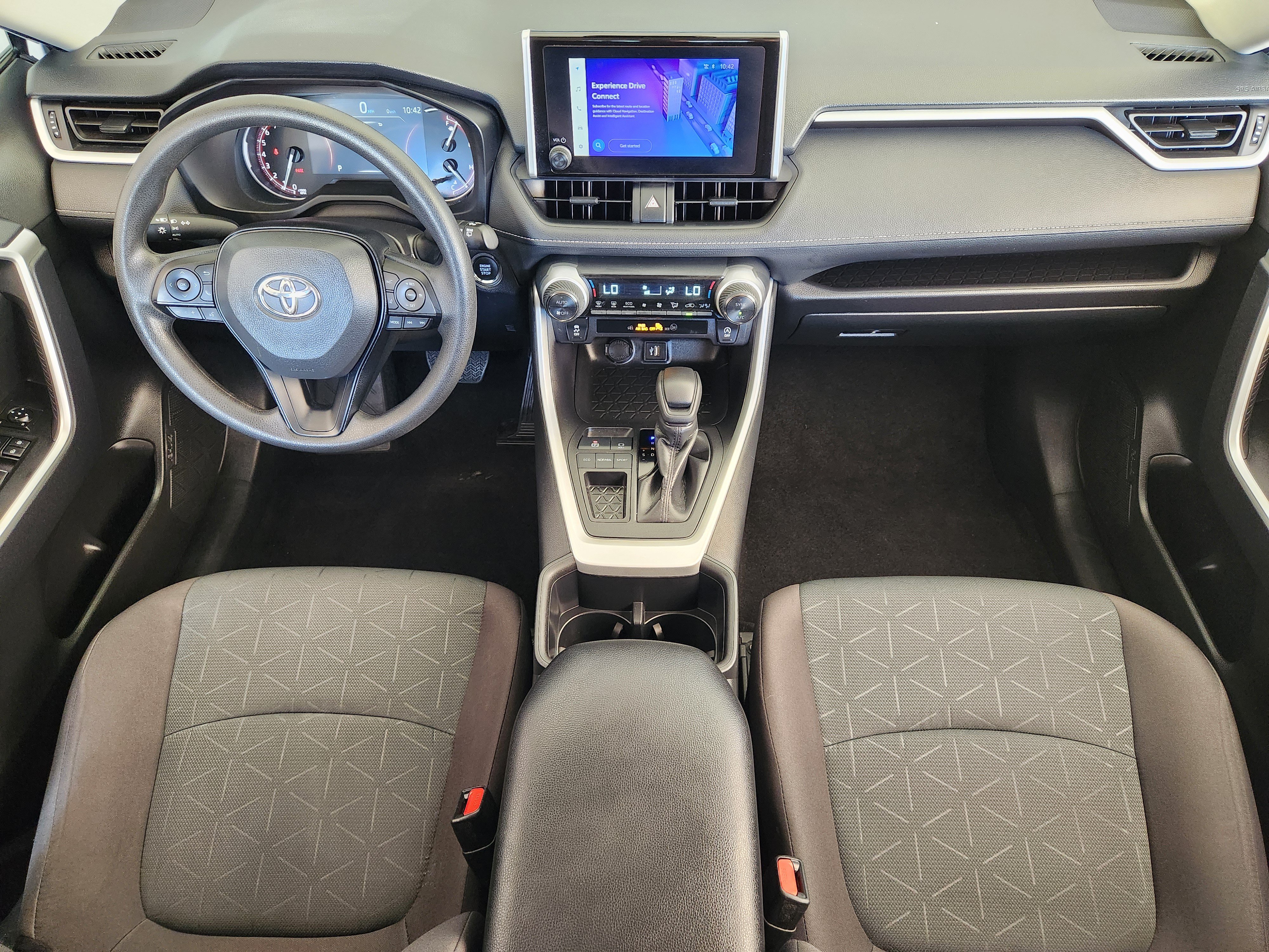 Used 2025 Toyota RAV4 XLE FWD image 28