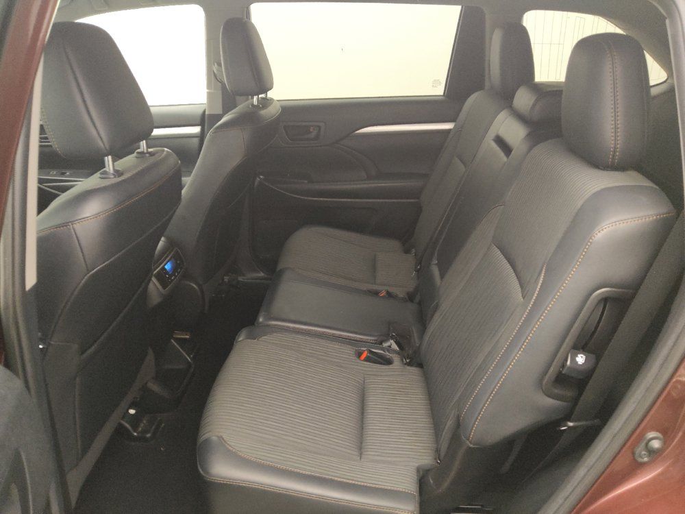 Used 2019 Toyota Highlander Plus AWD/4WD image 18