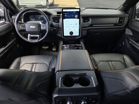 Used 2024 Ford Expedition Platinum image 8