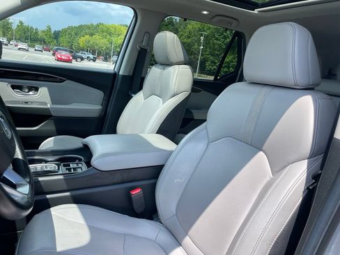 Used 2025 Honda Pilot Touring image 29