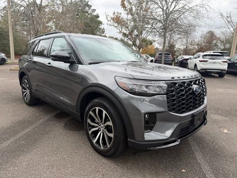 Used 2025 Ford Explorer ST-Line image 1