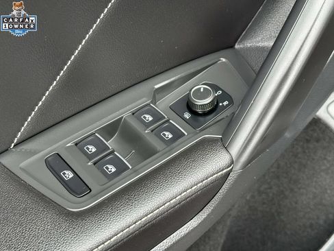 Used 2024 Volkswagen Tiguan SE AWD/4WD image 16