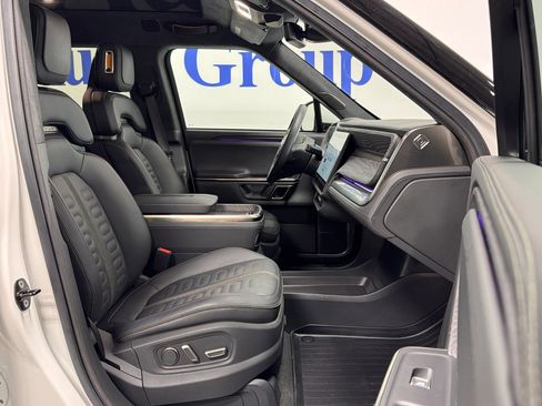 Used 2022 Rivian R1T Adventure image 9