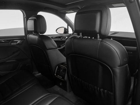 Used 2025 Porsche Macan image 26