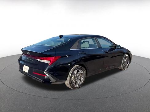 Used 2025 Hyundai Elantra SEL image 14