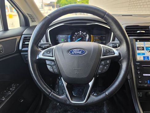 Used 2019 Ford Fusion Energi Titanium FWD image 18