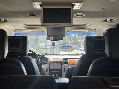Used 2013 Cadillac Escalade ESV Platinum AWD/4WD image 16