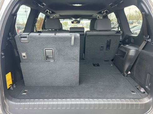 Used 2022 Lexus GX 460 Premium w/ Premium Package image 18