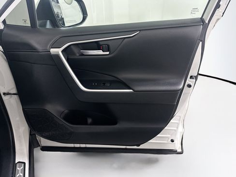 Used 2019 Toyota RAV4 Limited w/ Cold Weather Package image 33