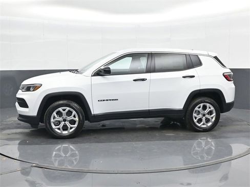 Used 2025 Jeep Compass Sport image 10