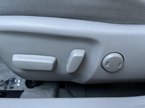 Used 2015 Toyota Camry LE FWD image 5