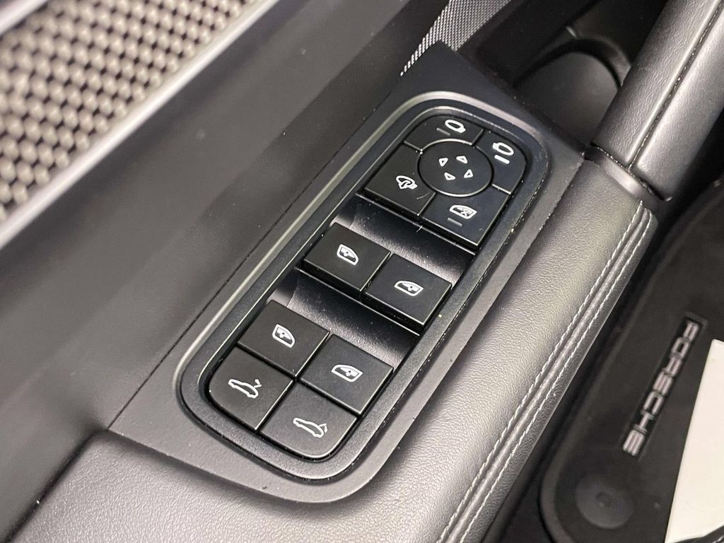 Certified 2024 Porsche Cayenne Turbo GT AWD/4WD image 37