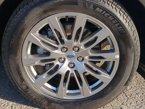 Used 2025 Ford Explorer Platinum image 11