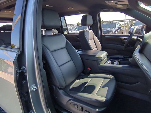 Certified 2025 Chevrolet Suburban Z71 AWD/4WD image 28