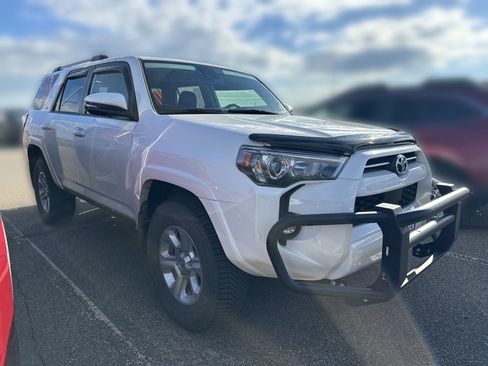 Used 2023 Toyota 4Runner SR5 Premium w/ Moonroof Package AWD/4WD image 2
