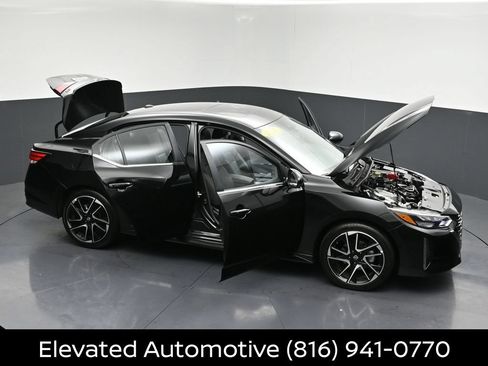 Certified 2025 Nissan Sentra SR w/ SR Premium Package FWD image 33