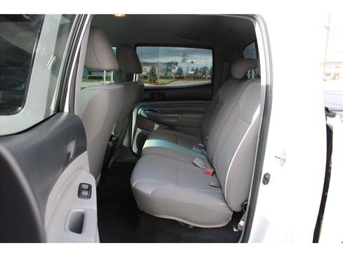 Used 2015 Toyota Tacoma 4x4 Double Cab image 11