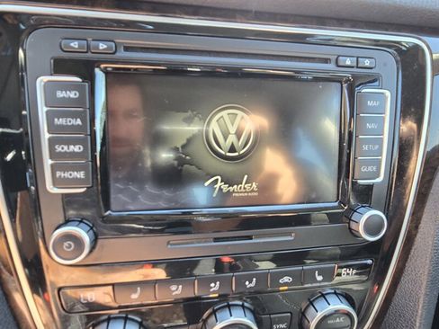 Used 2015 Volkswagen Passat 3.6 SEL Premium FWD image 18